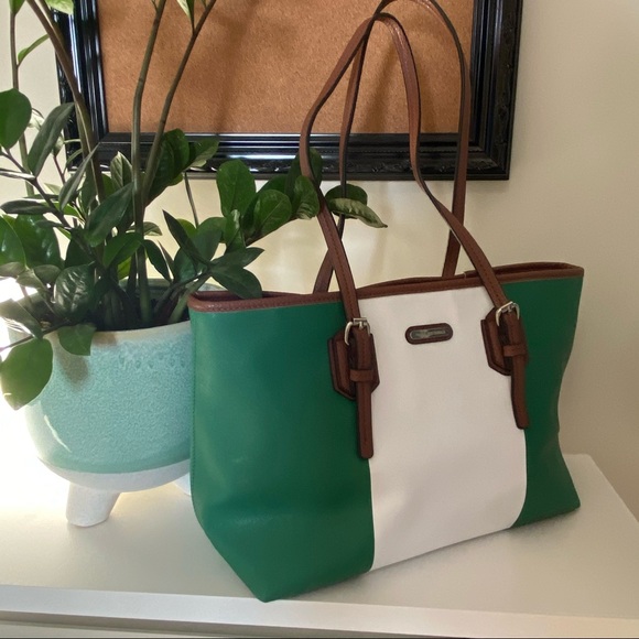 Beautiful Tote Green and White Handbag - Picture 2 of 5
